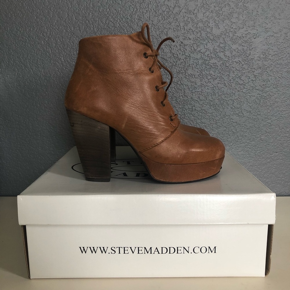 Steve Madden Raspy Cognac Leather Ankle Booties